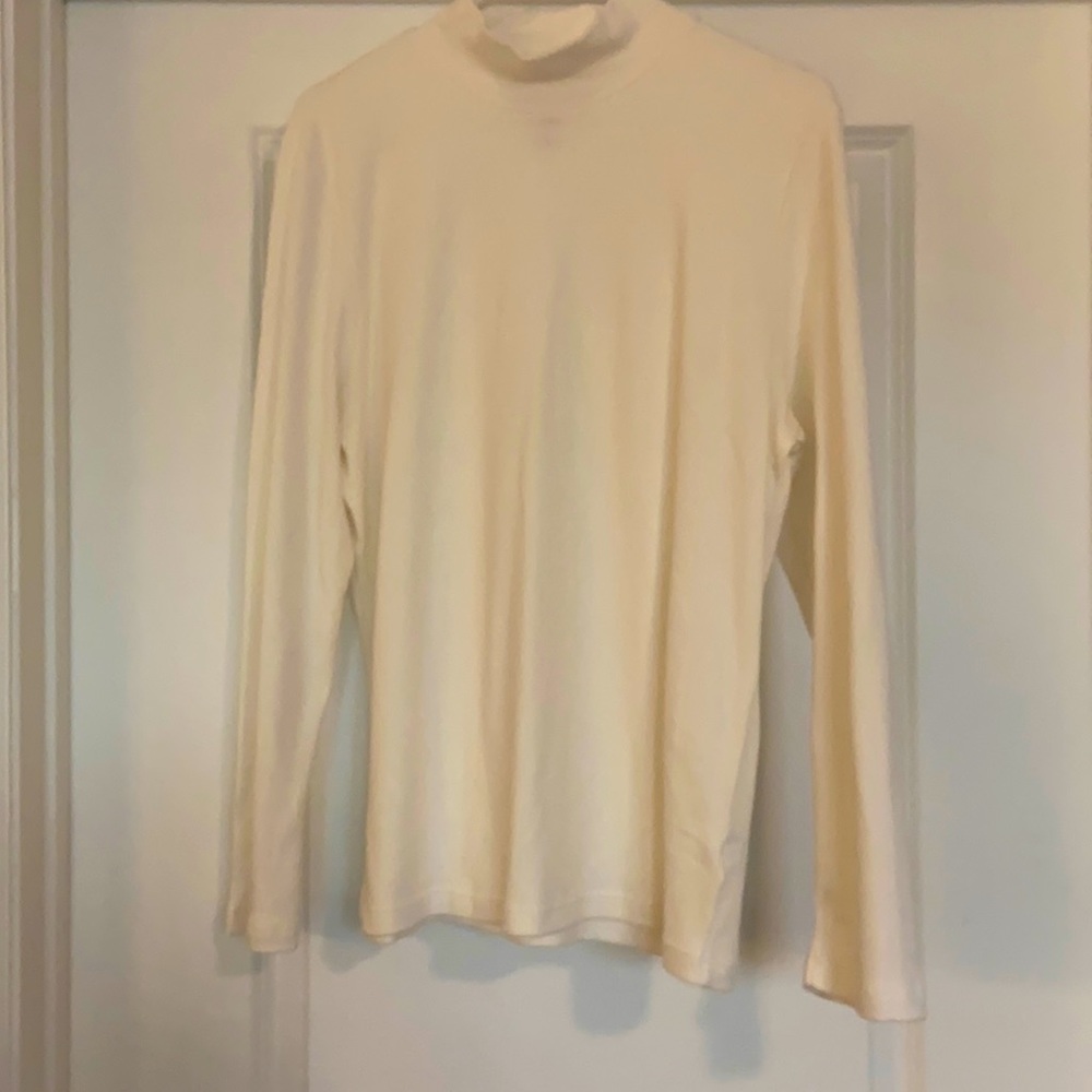 🤍🤍Karen Scott ivory mock neck top - size L